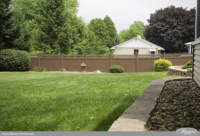 brown-vinyl-pvc-privacy-fence-illusions-650-4