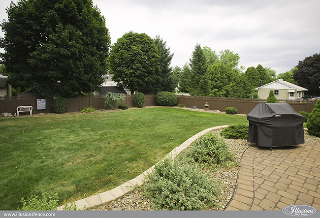 brown-vinyl-pvc-privacy-fence-illusions-650-5